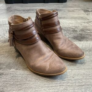 Life Stride Paloma Tassel Ankle Bootie Size 8.5